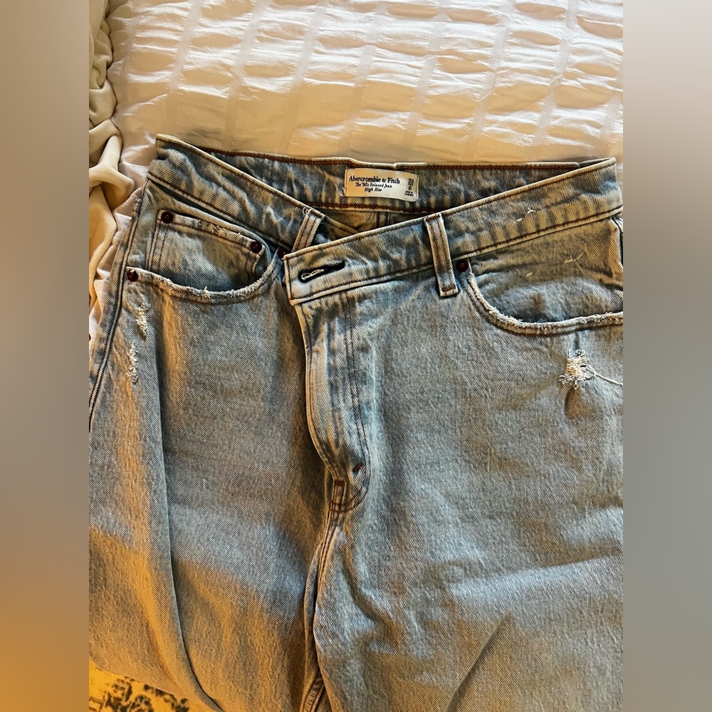 ABERCROMBIE CROSS WAIST JEANS
